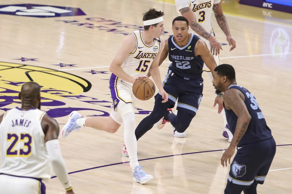 他和当地渔 他和当地渔